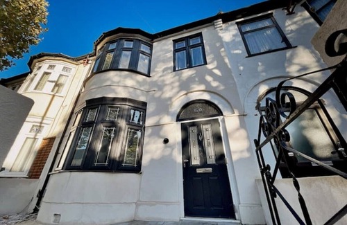 Wall End Casa | The SwankeyTownhouse in the Heart of East London