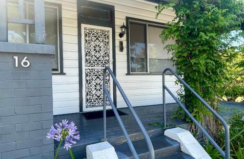 Cessnock Casa | The Sweet Grapevine Cottage