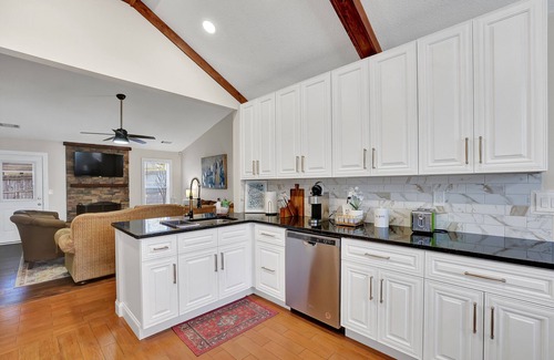 Sugar Hill Casa | The Sweet Home! Minutes from Mall of GA and Suwannee!