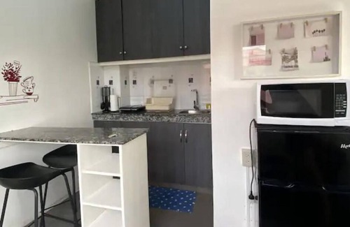 Bocaue Apartamento | The Sweet Spot - Cozy Studio with AC and WiFi in beautiful Bocaue