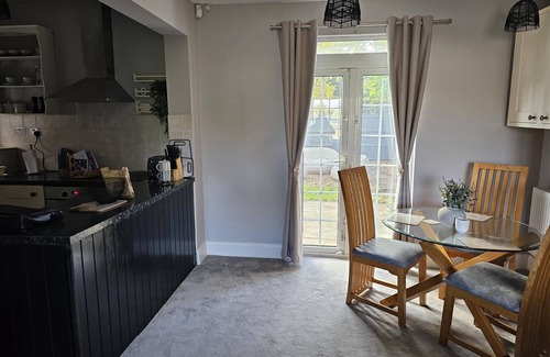 Chapeltown Casa | The Sweetbriar Cottage 3 bedroom house in Leeds