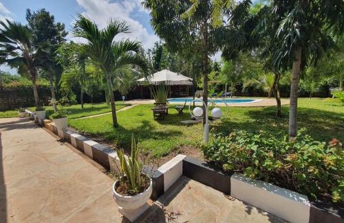 Ukunda Casa | The Swimming Ostrich