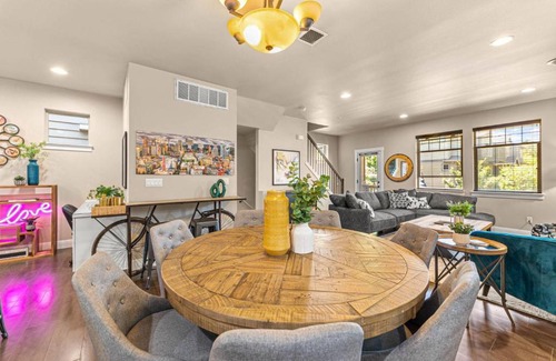 Cedar Hills Casa | The Swoosh House