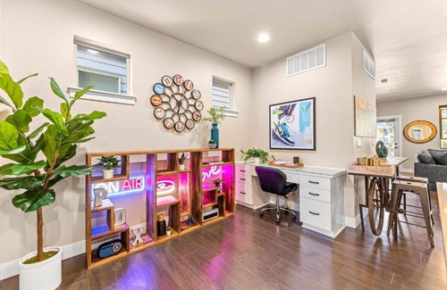 Cedar Hills Casa | The Swoosh House