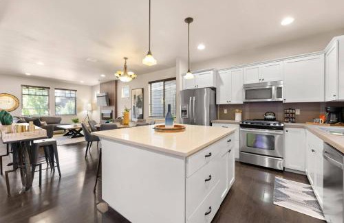 Cedar Hills Casa | The Swoosh House