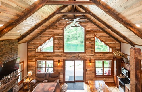 Richland Center Cabina | The Sylvan Cabin w/small lake - @MillCreekCabinsWI
