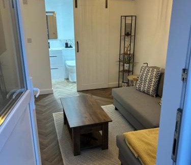Overstone Apartamento | The Sywell Snug