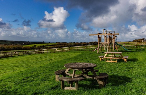 Hartland Cabaña | The Tack Room, shared hot tub and sauna