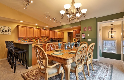 Killington Casa | The Tanglewood Lodge: Amazing Ski Home For Groups. Hot Tub. Close To Killington Resort! 4 Bedroom Home