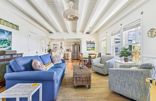East End Casa | THE TASTEFULLY DECORATED INTERIOR is just the beginning of the delights of this cute home.
