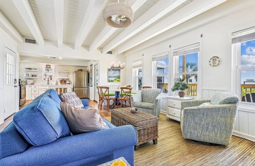 East End Casa | THE TASTEFULLY DECORATED INTERIOR is just the beginning of the delights of this cute home.