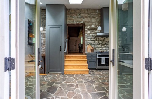 Town of Marbletown Apartamento | NEW: Luxe Historical Style in Stone Ridge.