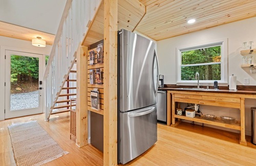 Brevard Cabina | The Tea House at Connestee Falls