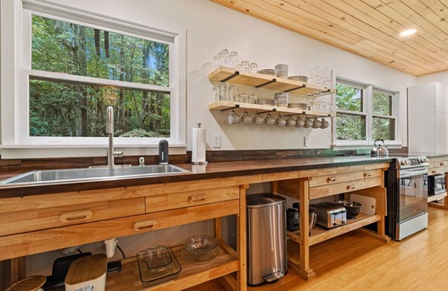 Brevard Cabina | The Tea House at Connestee Falls