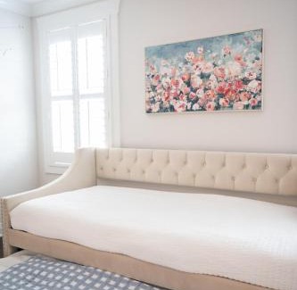 North Nashville Casa | The Teal Door Cottage-Spacious home with Kingsuite