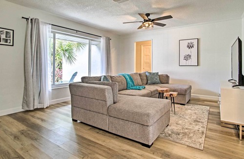 North Corals Casa | 'The Teal House' - Pool & Yard, 2 Mi to Beach