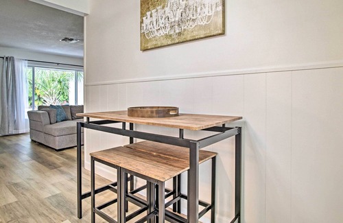 North Corals Casa | 'The Teal House' - Pool & Yard, 2 Mi to Beach