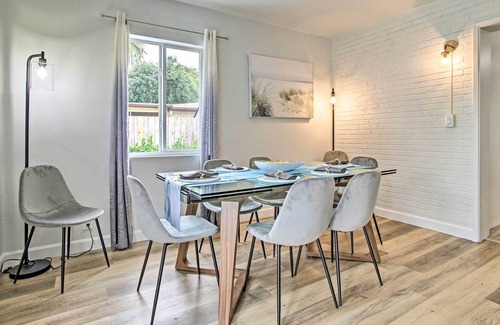 North Corals Casa | 'The Teal House' - Pool & Yard, 2 Mi to Beach