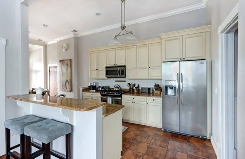 Hitch Village - Fred Wessels Homes Apartamento | The Terrace @ Trustees' Garden - Walk to River!