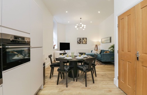 Newland Near Ulverston Cabaña | THE THEOBOLD SUITE STONE CROSS MANSION, family friendly in Ulverston