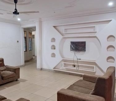 Nungua Apartamento | The Thomasevic Place