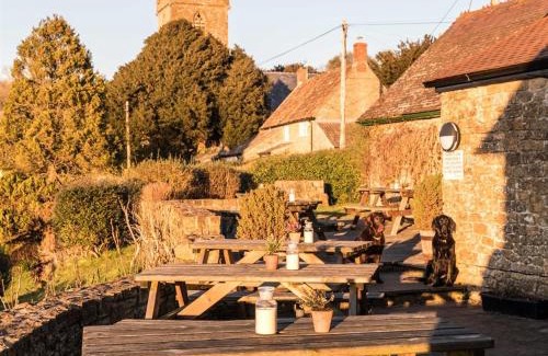 Powerstock Hotel | The Three Horseshoes