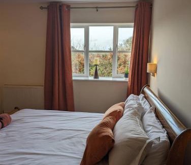 Powerstock Hotel | The Three Horseshoes