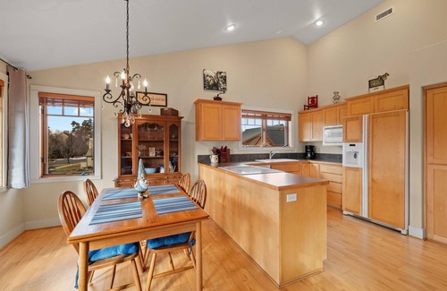 Sisters Condominio | Walk to Downtown Sisters | 2BDR | Perfect Location!