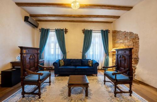Sighisoara Hotel | The Throne - M Museum Hotel
