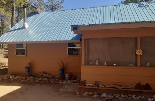Mountainair Cabina | The Thunderbird Cabin is located 70 miles from abq NM.
