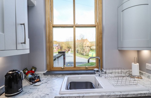 Allerston Cabaña | THE TICKET OFFICE ALLERSTON, romantic in Thornton-Le-Dale