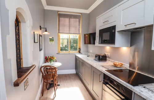 Allerston Cabaña | THE TICKET OFFICE ALLERSTON, romantic in Thornton-Le-Dale