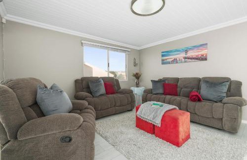 De Kelders Casa | The Tides at Gansbaai by Host Agents