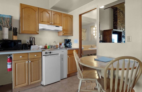 Seaside Apartamento | The Tides by the Sea - Entire rental unit in Seaside, Oregon, United States