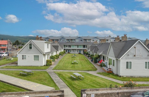 Seaside Apartamento | The Tides by the Sea - Entire rental unit in Seaside, Oregon, United States