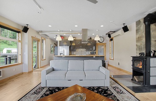 Skamokawa Casa | The Tides Waterfront Retreat