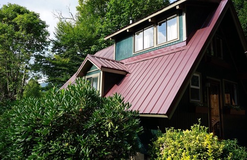 Maggie Valley Chalet De Esquí | The Timberline - Sleeps 5, 2 Decks, Firepit, Hot Tub
