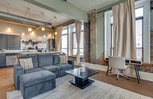 Civil Rights Historic District Apartamento | The Timeless Flat| Pool Table| Covered Parking |DT