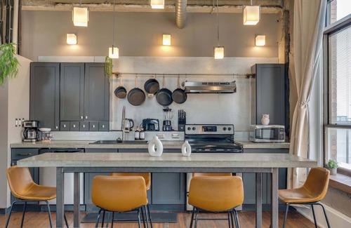 Civil Rights Historic District Apartamento | The Timeless Flat| Pool Table| Covered Parking |DT