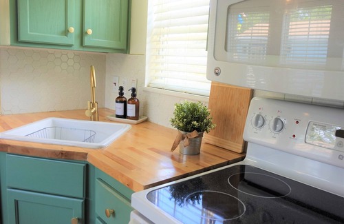 Kissimmee Cabaña | The Tiny Farmhouse BIG Comfort! Pool access