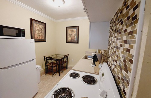 Sanford Cabaña | The Tiny House Cottage @ Downtown Sanford