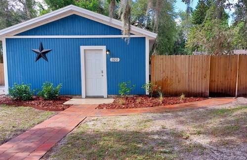 Sanford Cabaña | The Tiny House Cottage @ Downtown Sanford