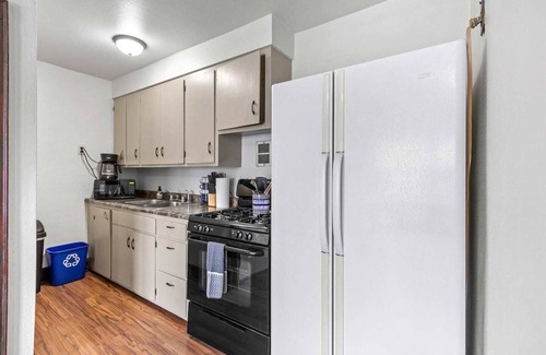 Green Bay Apartamento | The Tiny Piney - Live. Work. Play. Downtown Green Bay!