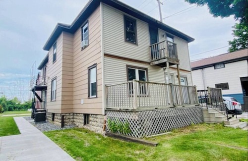 Green Bay Apartamento | The Tiny Piney - Live. Work. Play. Downtown Green Bay!