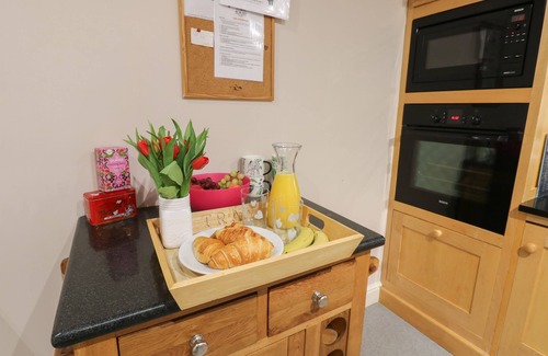 Fremington Cabaña | THE TITHE BARN, pet friendly, with open fire in Barnard Castle