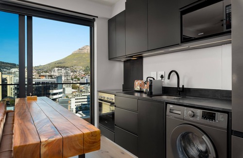 Cape Town City Centre Apartamento | The Tokyo Aparthotel by Totalstay