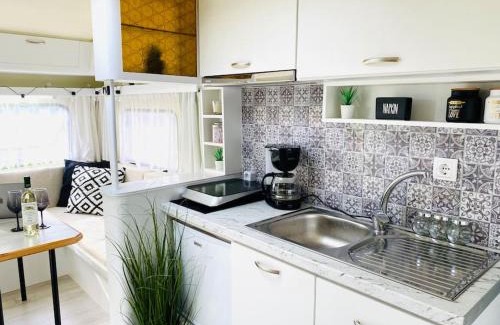 Zitsa Apartamento | The Tokyo Drift Caravan