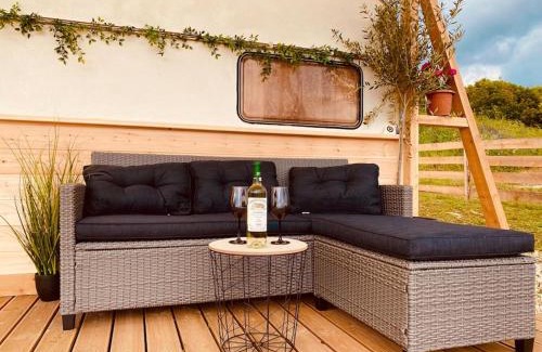 Zitsa Apartamento | The Tokyo Drift Caravan