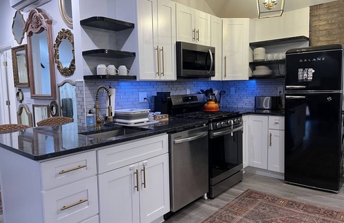 Short North Apartamento | The Top of the Stairs: Chic Loft on 3rd Ave