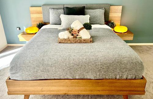 Sanctuary Lakes Casa | The Tournament House - Luxe Golf Resort Sanctuary Lakes - 20km to Melbourne CBD